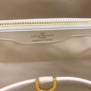 Сумка Louis Vuitton Capucines