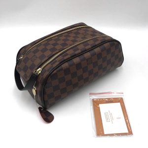 Косметичка Louis Vuitton Dopp Kit