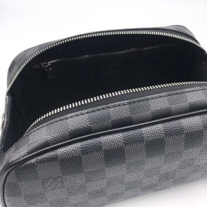 Косметичка Louis Vuitton Dopp Kit