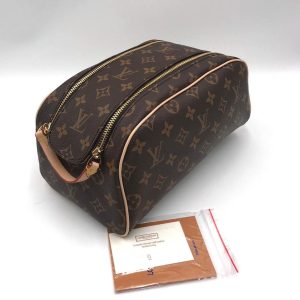 Косметичка Louis Vuitton Dopp Kit