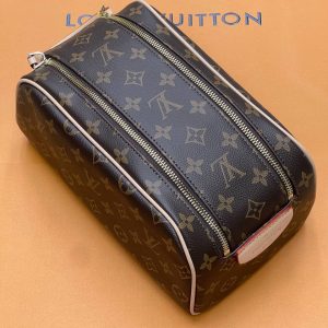 Косметичка Louis Vuitton Dopp Kit