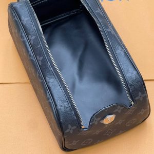 Косметичка Louis Vuitton Dopp Kit