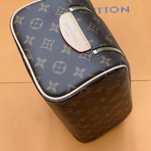 Косметичка Louis Vuitton Dopp Kit