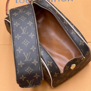 Косметичка Louis Vuitton Dopp Kit