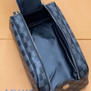 Косметичка Louis Vuitton Dopp Kit