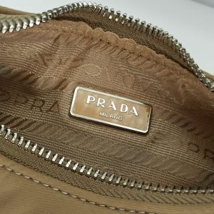 Сумка Prada Re-Edition