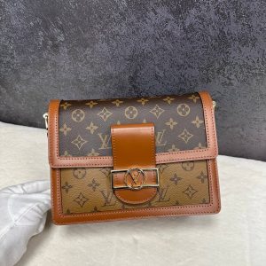 Сумка Louis Vuitton Dauphine