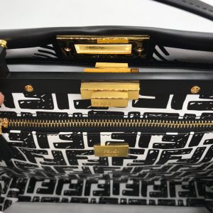 Сумка Fendi Peekaboo Iconic Medium