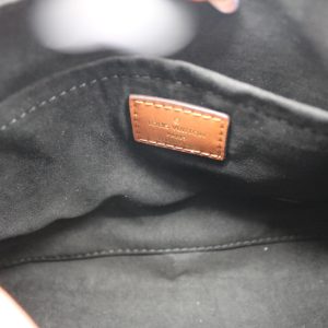 Сумка Louis Vuitton V Tote