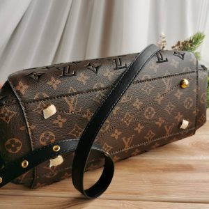 Сумка Louis Vuitton Montaigne