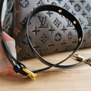 Сумка Louis Vuitton Montaigne