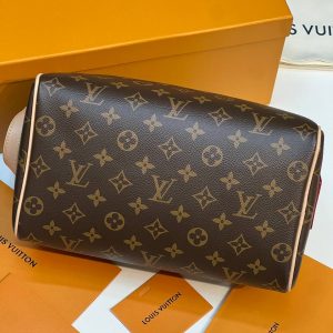 Косметичка Louis Vuitton Dopp Kit