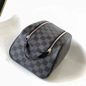 Косметичка Louis Vuitton Dopp Kit