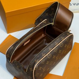 Косметичка Louis Vuitton Dopp Kit