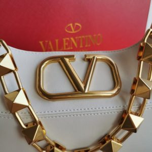 Valentino Garavani Stud Sign