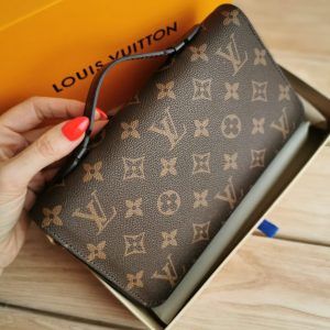 Клатч Louise Vuitton