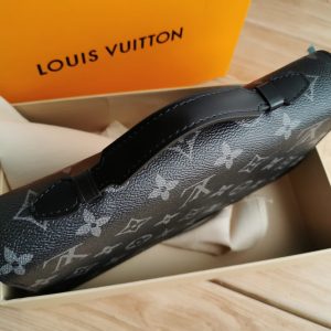 Клатч Louise Vuitton