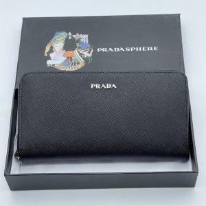 Кошелёк Prada