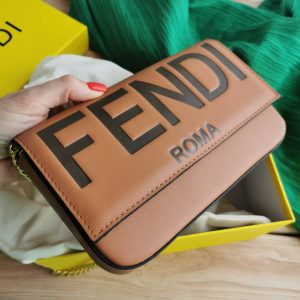 Клатч Fendi