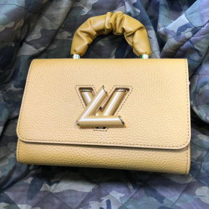 Сумка Louis Vuitton TWIST MM