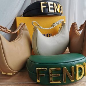 Сумка хобо Fendi Fendigraphy