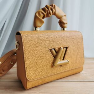 Сумка Louis Vuitton TWIST MM