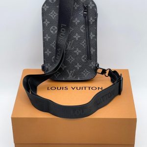 Сумка-слинг Louis Vuitton Saumur