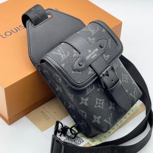 Сумка-слинг Louis Vuitton Saumur