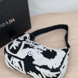 Сумка Prada Re Edition