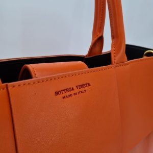 Сумка Bottega Veneta Medium Arco Tote Bag