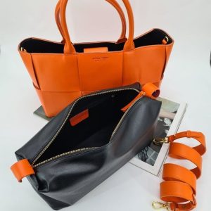 Сумка Bottega Veneta Medium Arco Tote Bag