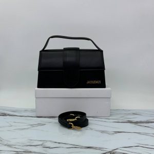 Сумка Jacquemus Le Grand Bambino