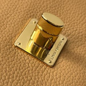 Сумка Louis Vuitton Lockme Tender