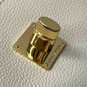 Сумка Louis Vuitton Lockme Tender