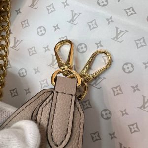 Сумка Louis Vuitton Lockme Tender