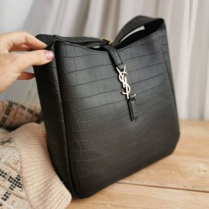 Сумка Yves Saint Laurent Hobo