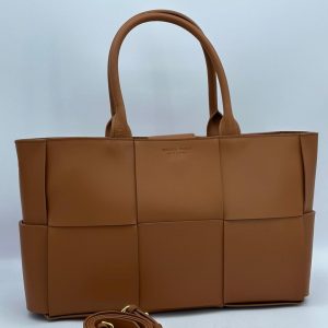 Сумка Bottega Veneta Medium Arco Tote Bag