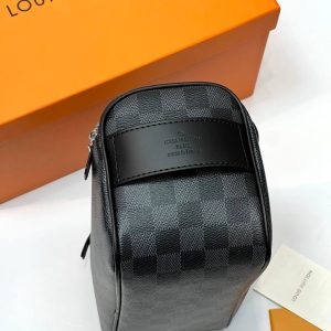 Косметичка Louis Vuitton Dopp Kit