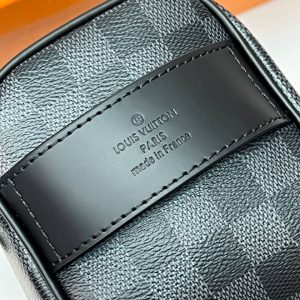 Косметичка Louis Vuitton Dopp Kit