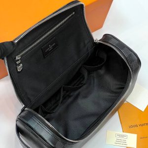 Косметичка Louis Vuitton Dopp Kit