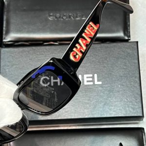 Солнцезащитные очки Chanel