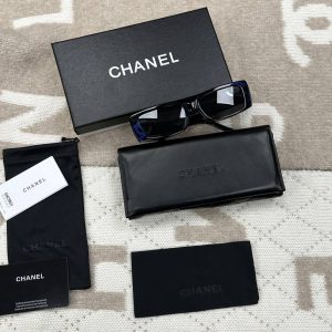 Солнцезащитные очки Chanel