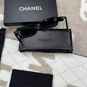 Солнцезащитные очки Chanel