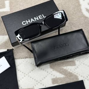 Солнцезащитные очки Chanel