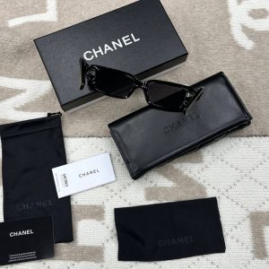 Солнцезащитные очки Chanel