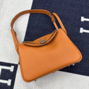 Сумка Hermes Lindy 28