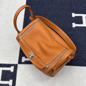 Сумка Hermes Lindy 28