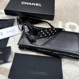 Солнцезащитные очки Chanel