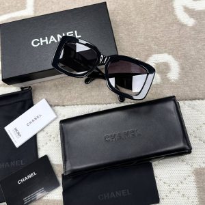 Солнцезащитные очки Chanel