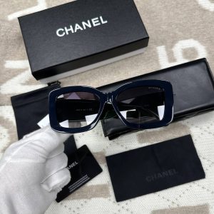 Солнцезащитные очки Chanel